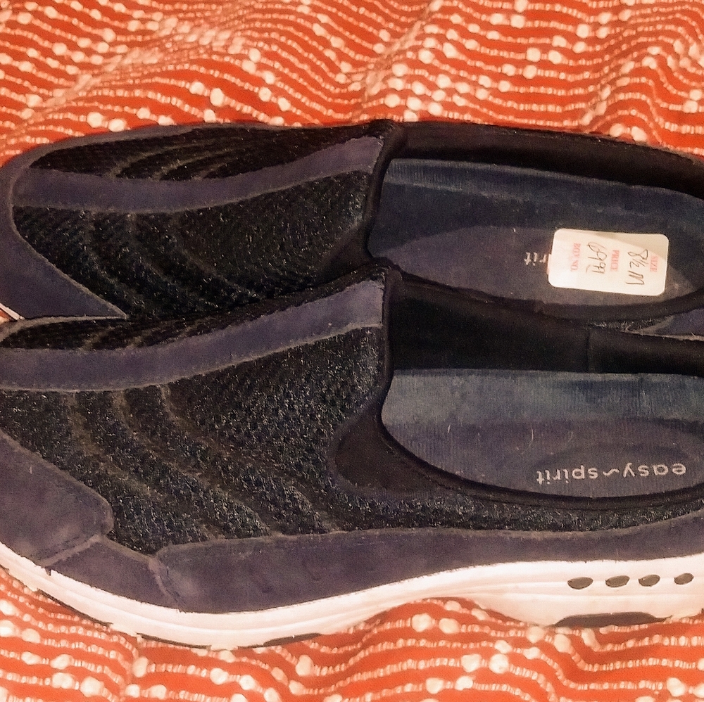 Easy spirit sneakers